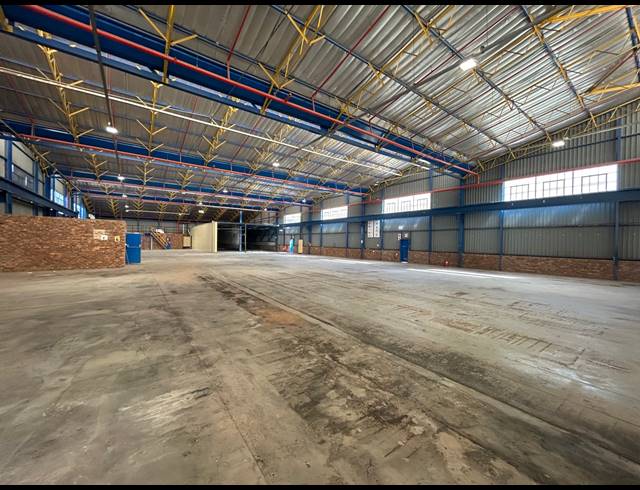 1,969M² WAREHOUSE TO LET IN CLAYVILLE
